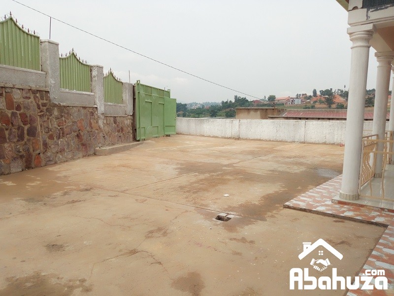 A NEW HOUSE OF 4 BEDROOMS FOR SALE IN GOOD AREA AT KABEZA
